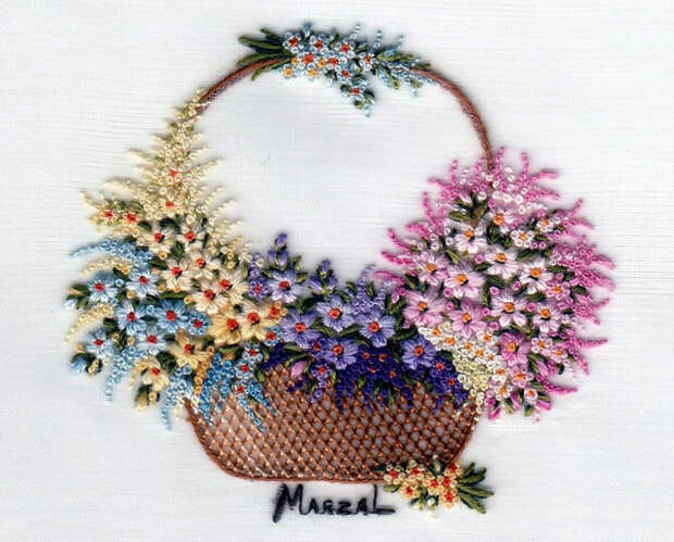 Очаровательные цветочные вышивки от испанской вышивальщицы Pilar Marzal...