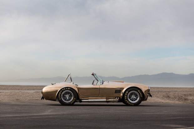 Полностью бронзовая реплика Shelby Cobra