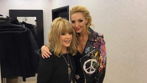 Безжизненная Пугачева вся в черном появилась на семейном торжестве — Орбакайте показала редкие фото