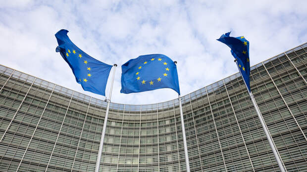 Politico: ЕС будет вынужден забыть свои иллюзии в отношении США