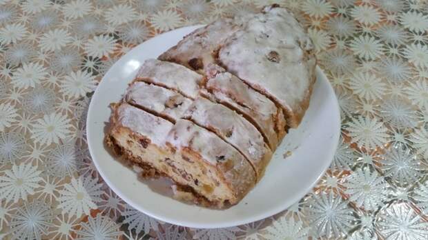 Фото к рецепту: Кекс с изюмом и орехами