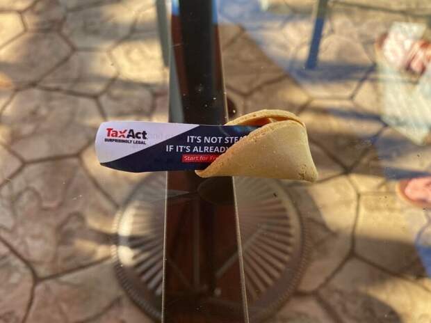 В Китае очень любят печенья с предсказаниями, потому даже там уже есть реклама В Китае очень любят печенья с предсказаниями, потому даже там уже есть реклама