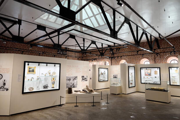 В Дмитриевской башне Нижегородского кремля открылась выставка «Музей 130. Сохраняем историю с 1896 года»