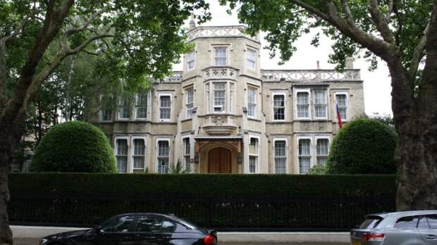 Посольство РФ призвало Лондон не вносить раскол в украинское общество
