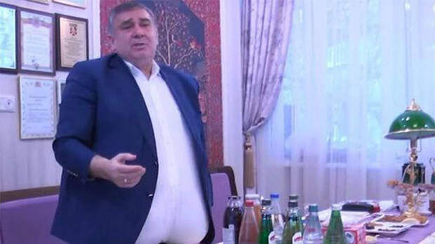 Шахин Шыхлинский не отличается отменным здоровьем. Скриншот с видео из соцсети