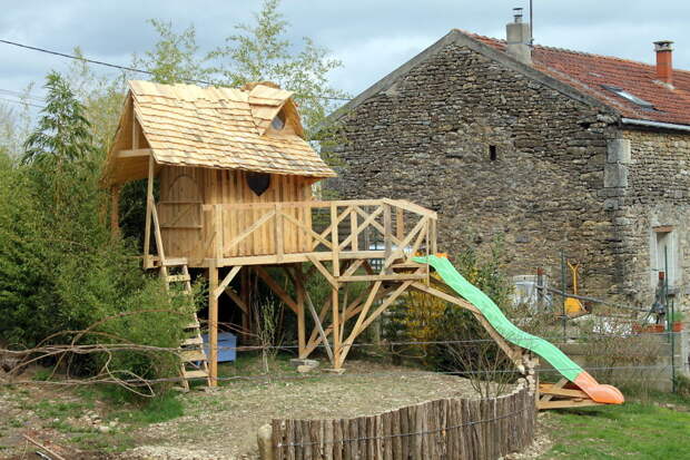Как построить настоящий замок для ребенка из обыкновенных деревянных паллет