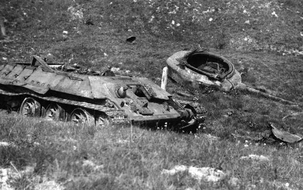 Танк Т-34 с оторванной башней (https://clck.ru/eSRXz)