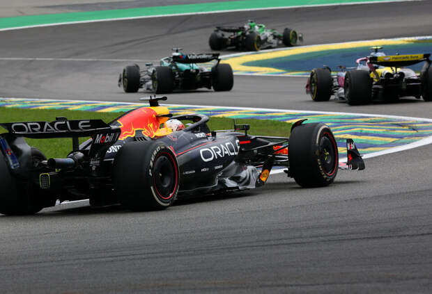 В FIA объяснили, почему смена двигателя на машине Ферстаппена в Бразилии не вызвала вопросов