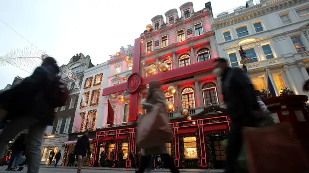 Великобритания сократила период изоляции для пациентов с COVID-19