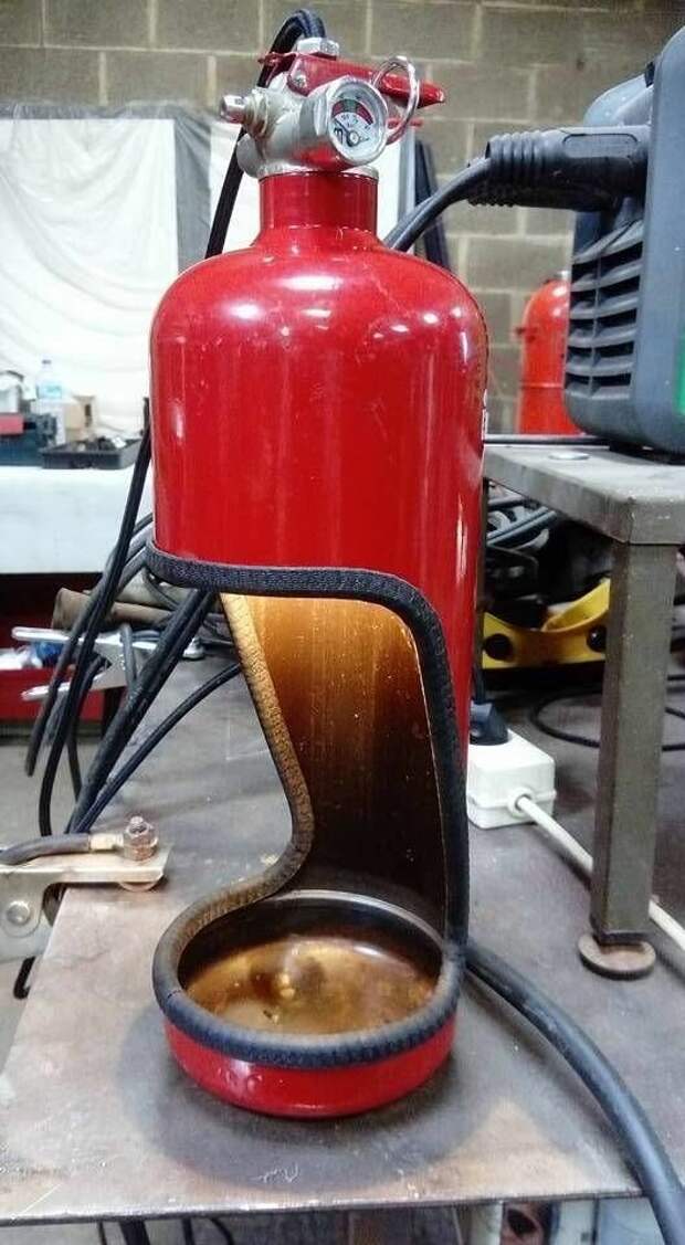 Применить порошок из огнетушителя. Самоделки с огнетушителя. Из старого огнетушителя. Самодельный огнетушитель. Самоделки из старых огнетушителей.