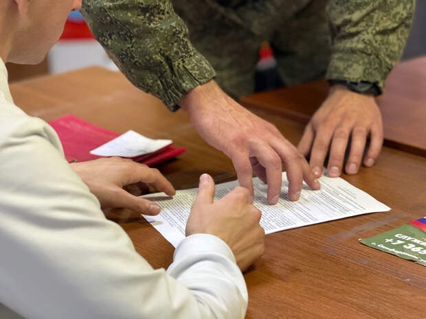 В Крыму выросло число желающих служить по контракту