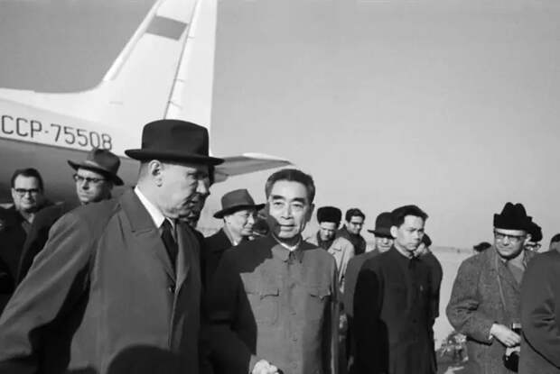 А. Н. Косыгин и Чжоу Эньлай: трудный путь к диалогу