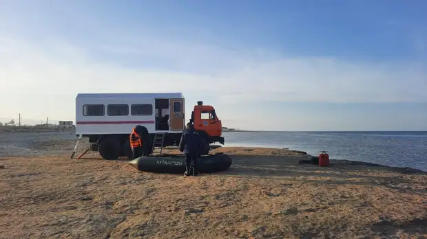В Каспии ищут двух пропавших рыбаков