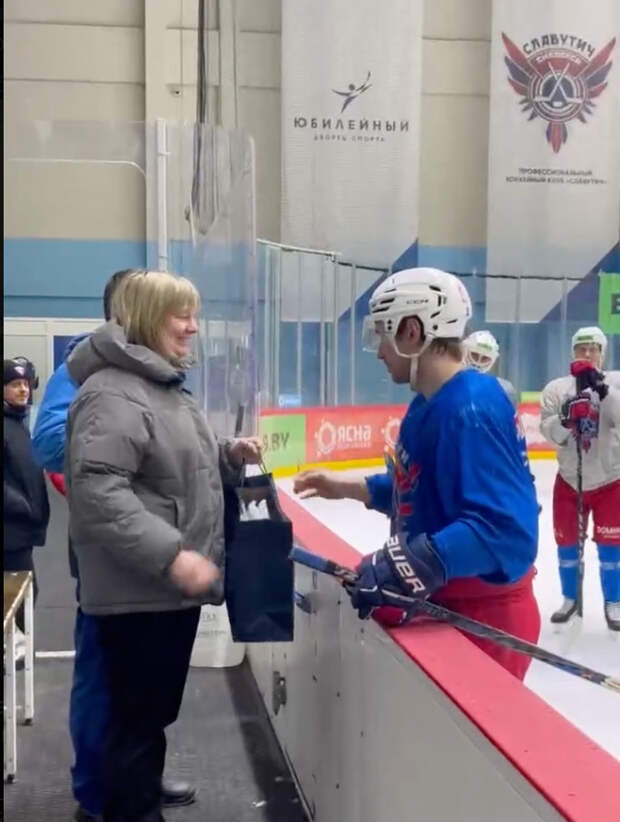 ХК «Славутич» пригласил на тренировку болельщицу клуба