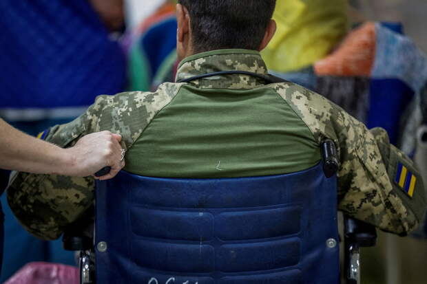 Стало известно о требовании взяток от уволенных из ВСУ бойцов с инвалидностью