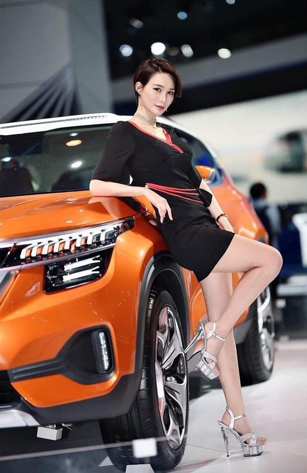 Девушки Auto Guangzhou 2018