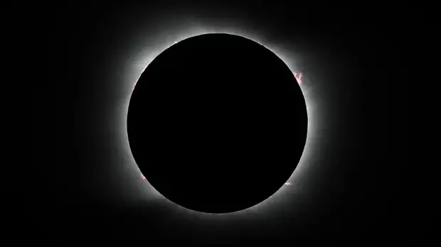 Астроном Денисенко рассказал, когда в России можно наблюдать полное солнечное затмение