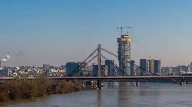 Политолог Брутер назвал вмешательством программу США по борьбе с утечкой мозгов в Сербии