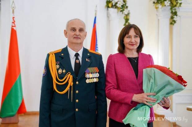 Верный тыл спасателей: в Могилеве наградили жен офицеров МЧС.