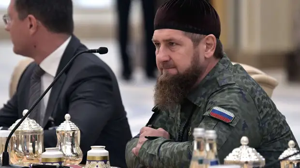 При этом фактически внося раскол в российское общество по религиозному признаку. Как вчера заявил глава Чечни Ахмад Кадыров: «Кто скажет моей дочке снимать хиджаб, я его сразу убью.