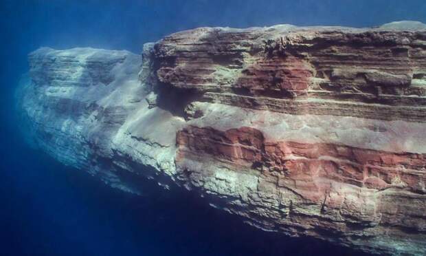 Ученые нашли странное образование в воде в близи Бермудских островов