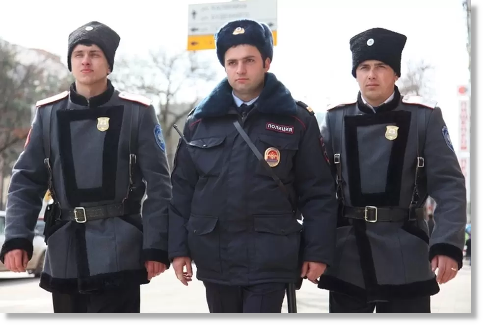 Господа казаки в патруле... Яндекс.Картинки.