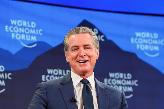 Шансы губернатора Калифорнии на победу над Вэнсом на президентских выборах выросли