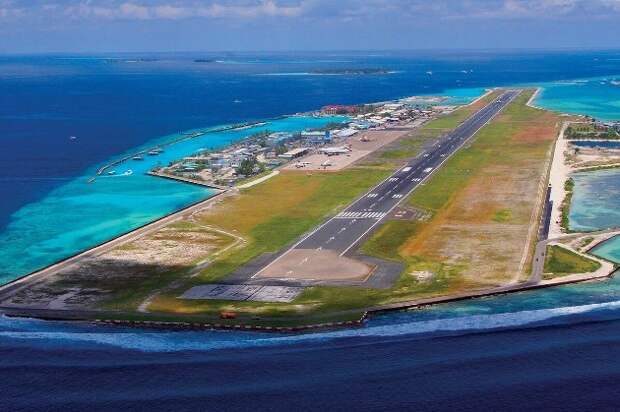 Мальдивские острова. Аэропорт на острове Хулхуле. Место высадки индийского десанта.