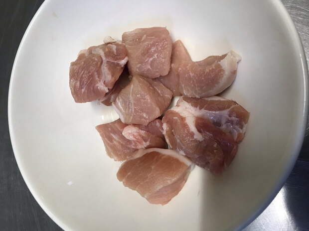 Грузинская жгучая скоблянка - казалось бы, просто обжаренное мясо с овощами, но получается бесподобно