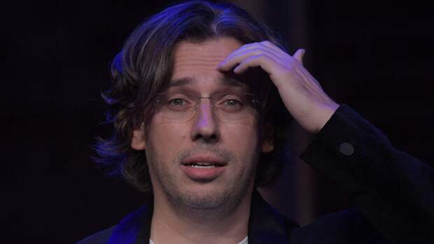 Комик Максим Галкин показал мышцы в облегающей майке