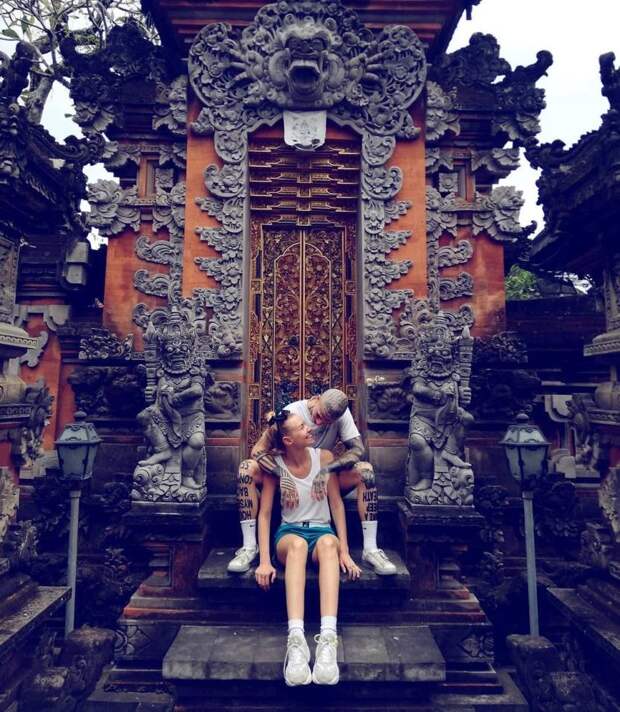 Молодожены попросили интернет-сообщество профинансировать их путешествие в Африку, потому что они сами на хотят работать