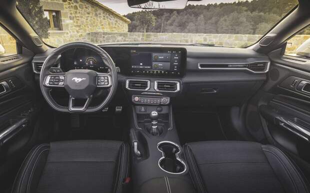 В России в продаже появился новый 500-сильный Ford Mustang: известна цена