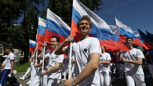 Более двух тысяч спортсменов приняли участие в шествии на выставке «Россия»