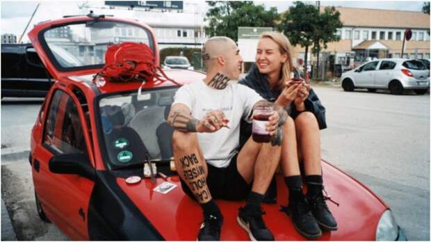 Молодожены попросили интернет-сообщество профинансировать их путешествие в Африку, потому что они сами на хотят работать