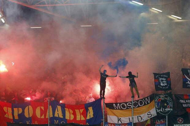 Мигранты напали на туристов из России. Они не подозревали, что нарвались на футбольных фанатов!