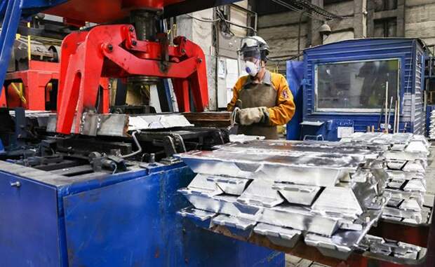 Алюминий взлетел в цене: Тегеран подарил России миллиарды долларов ударами по чужим заводам