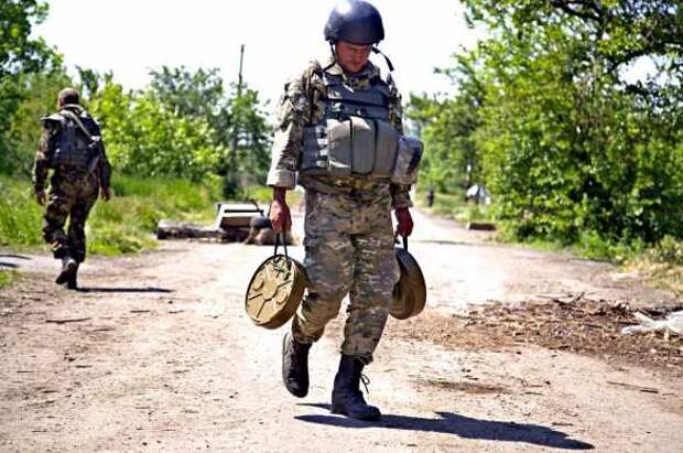 Каратели скрытно перемещают вооружение, ВСУ не могут согласовать действия и подставляют Минобороны | Русская весна