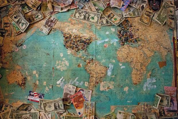 Деньги и карта мира 