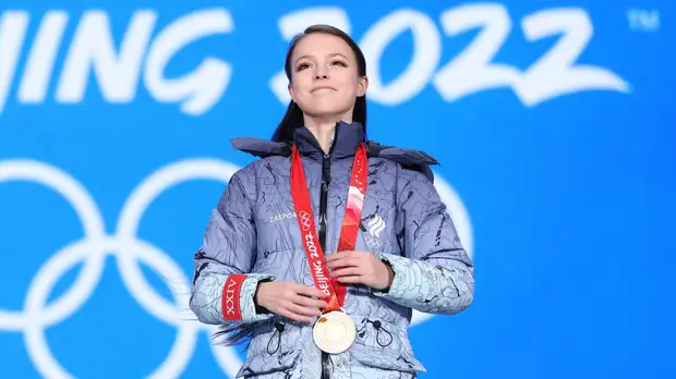 Щербакова объяснила, почему не стала бурно праздновать золото ОИ-2022