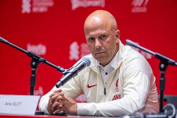 Арне Слот усомнился в решениях судей после поражения «Ливерпуля» от «Галатасарая» в ЛЧ