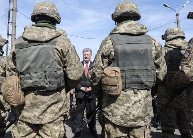 Порошенко рассказал о переброске украинских десантников "на восток"