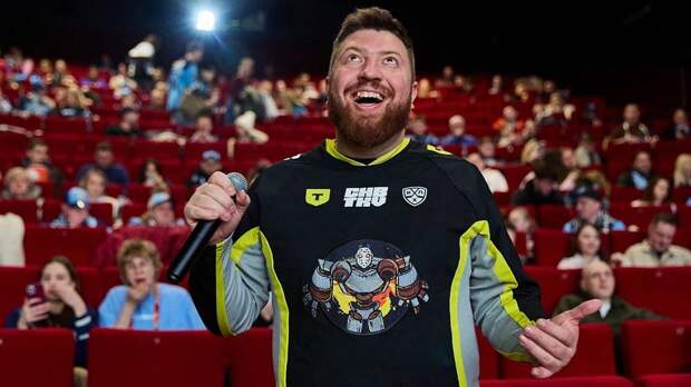 Журналист Sport24 прокомментировал матч КХЛ в новосибирском кинотеатре: «Заполнили все залы хоккейными фанатами»