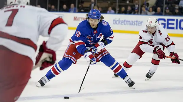 Панарин из-за травмы не смог продолжить матч НХЛ против «Каролины»