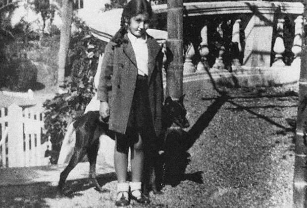 Фотография Нами, которую сделал Лаврентий Берия в Батуми в 1936 году