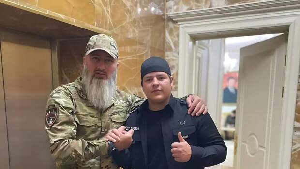 С сыном Кадырова Адамом продолжают происходить странные вещи. Третьего дня Кадырова-младшего поздравили с назначением в Службу безопасности. Я надеялся, что это будет рядовая должность. Но нет.