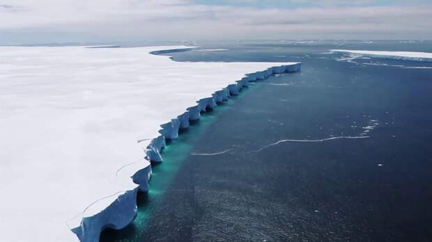 Еще один громадный айсберг откололся в Антарктиде