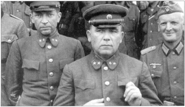 Пленные советские генералы П.Г. Понеделин и Н.К. Кириллов.jpeg