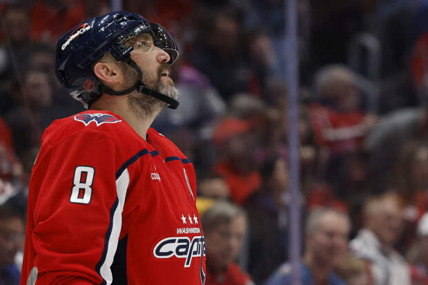 Канадский тренер предложил НХЛ вывести из обращения номер Овечкина