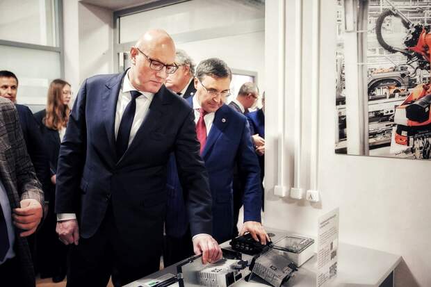 40 процессоров суверенитета: России удалось обойти китайцев в гонке за собственным ИИ.