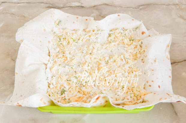 Пирог из лаваша с сыром и зеленью. Шаг 11